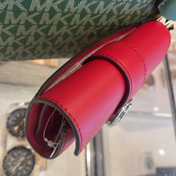 MICHAEL KORS
Carmen Medium Faux Leather Wallet
Bright Red
NWT - Picture 3 of 16